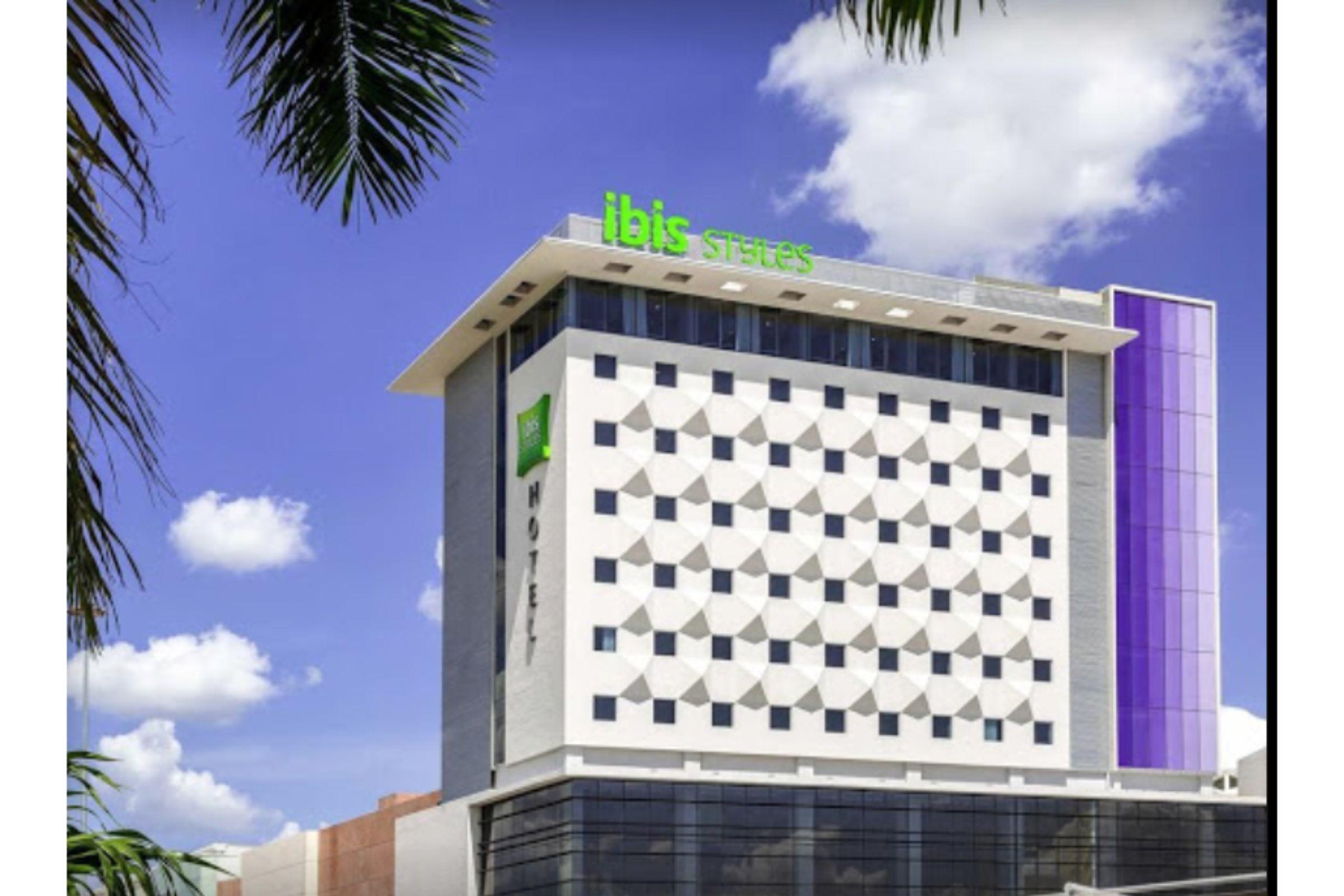 Ibis Styles Merida Galerias Extérieur photo